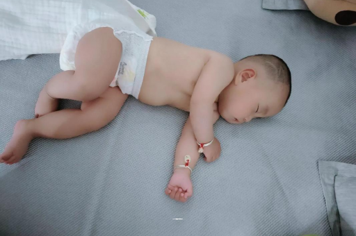 孟州几个月宝宝会抬头